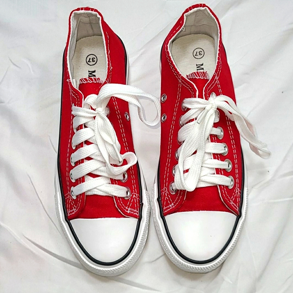 Mutuoni size 7 women's red canvas sneakers